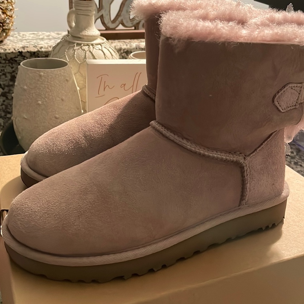 Ugg - image 1